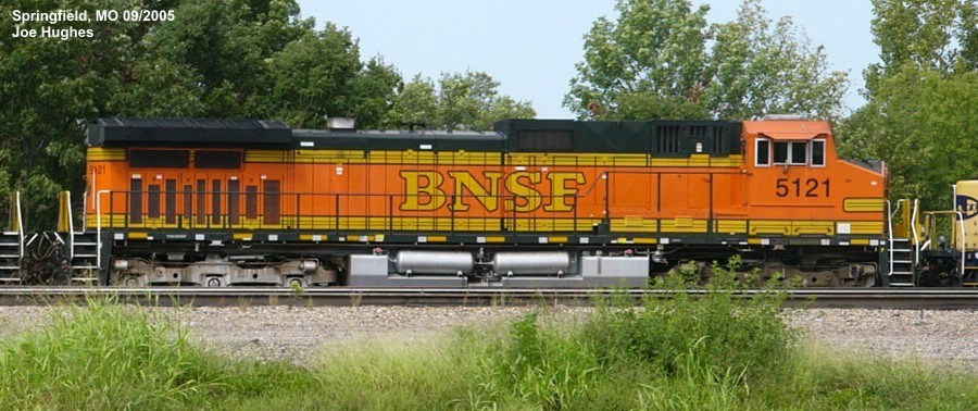 BNSF 5121